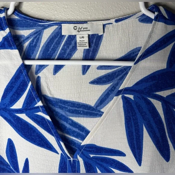C by one Blue and White Relaxed Tie Front Blouse tropical leaves flowy sz large - Picture 3 of 5